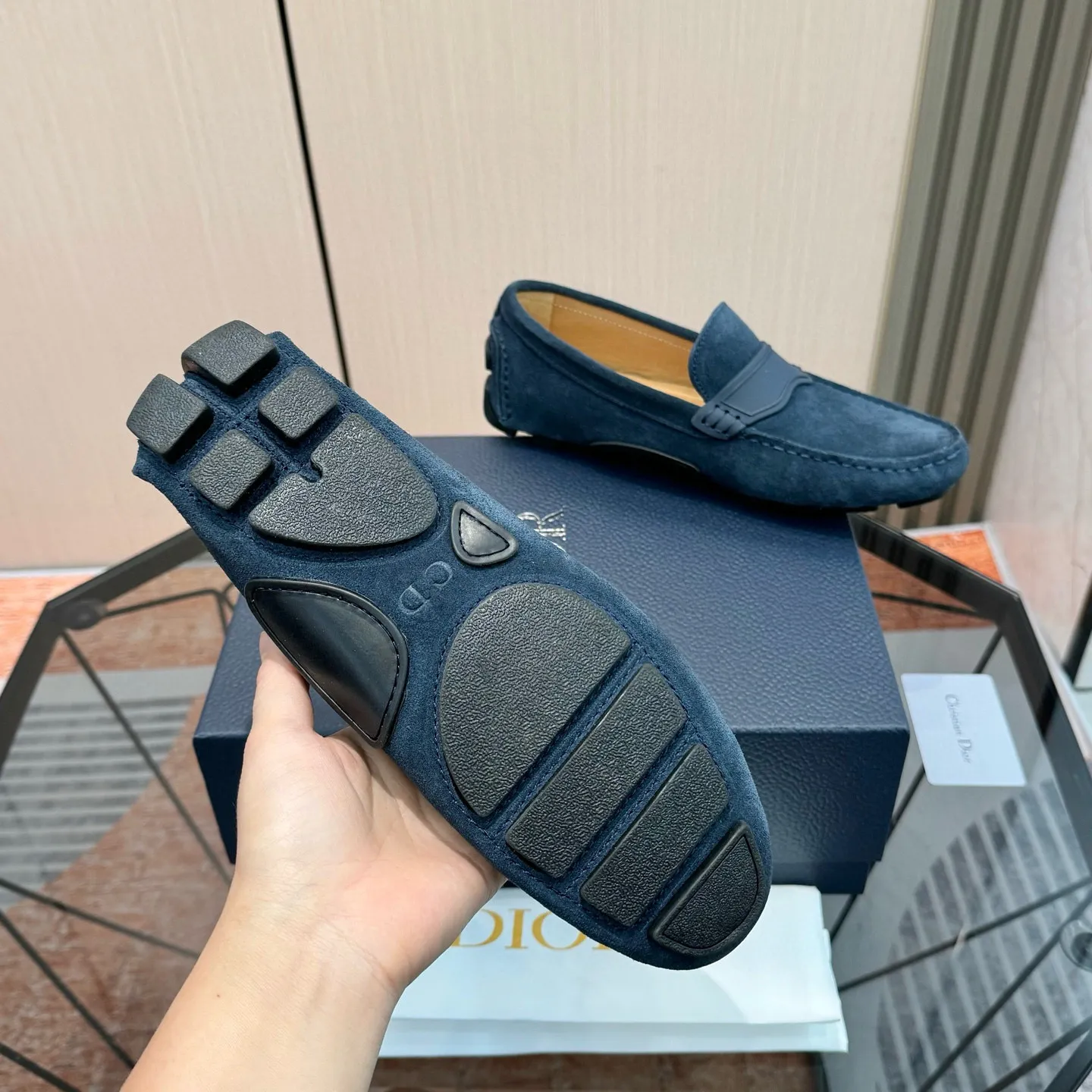 Men's shoes: 580💰 (Niu Li) (Dior Doudou shoes) Exclusive new model Official website new model The upper is made of high-quality imported calf, the color is delicate, and the luxurious texture flows. Tailor-made for exquisite men, creating a noble aura. Delicate and smooth lines. Cowhide lining. Size: 38-44, 45 customized. Outdoor driving shoes for experienced drivers🚗